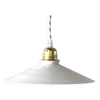 Opaline suspension