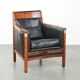 Fauteuil en cuir noir de style Art Déco en bon état.