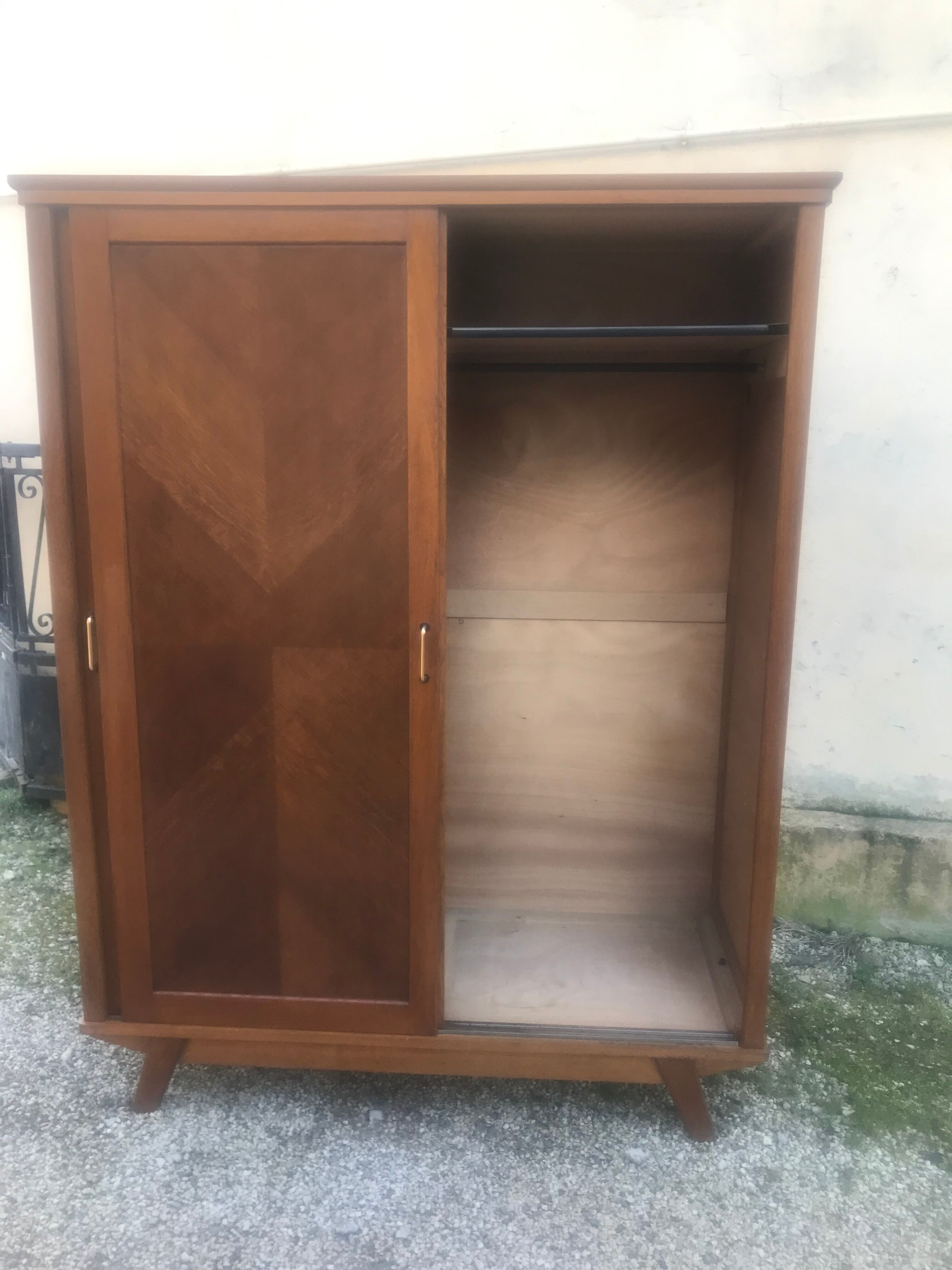 Wardrobe wardrobe compass feet