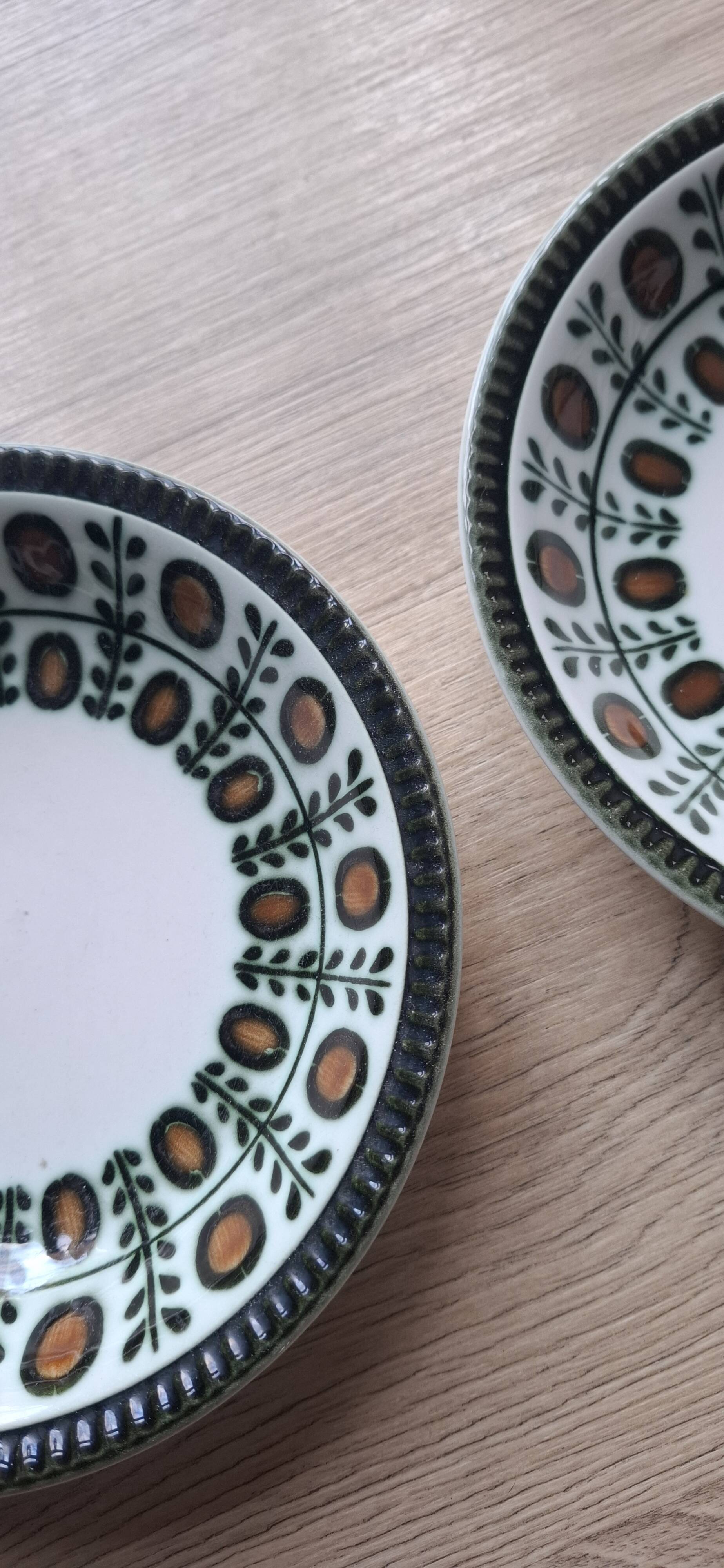 3 assiettes Boch Noix 1966