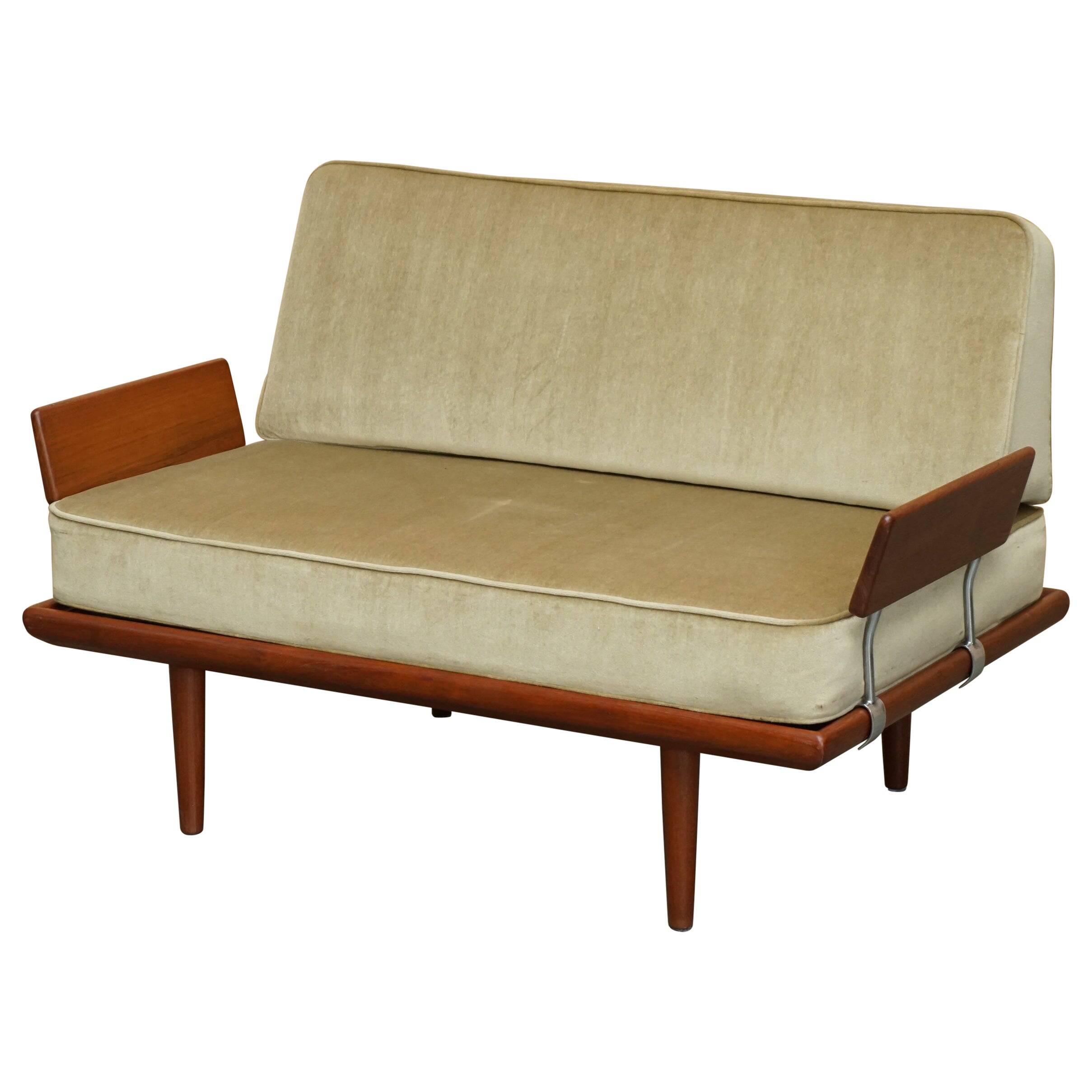 Mid Century Modern canapé by Peter Hvidt and Orla Mølgaard Nielsen for France & Son