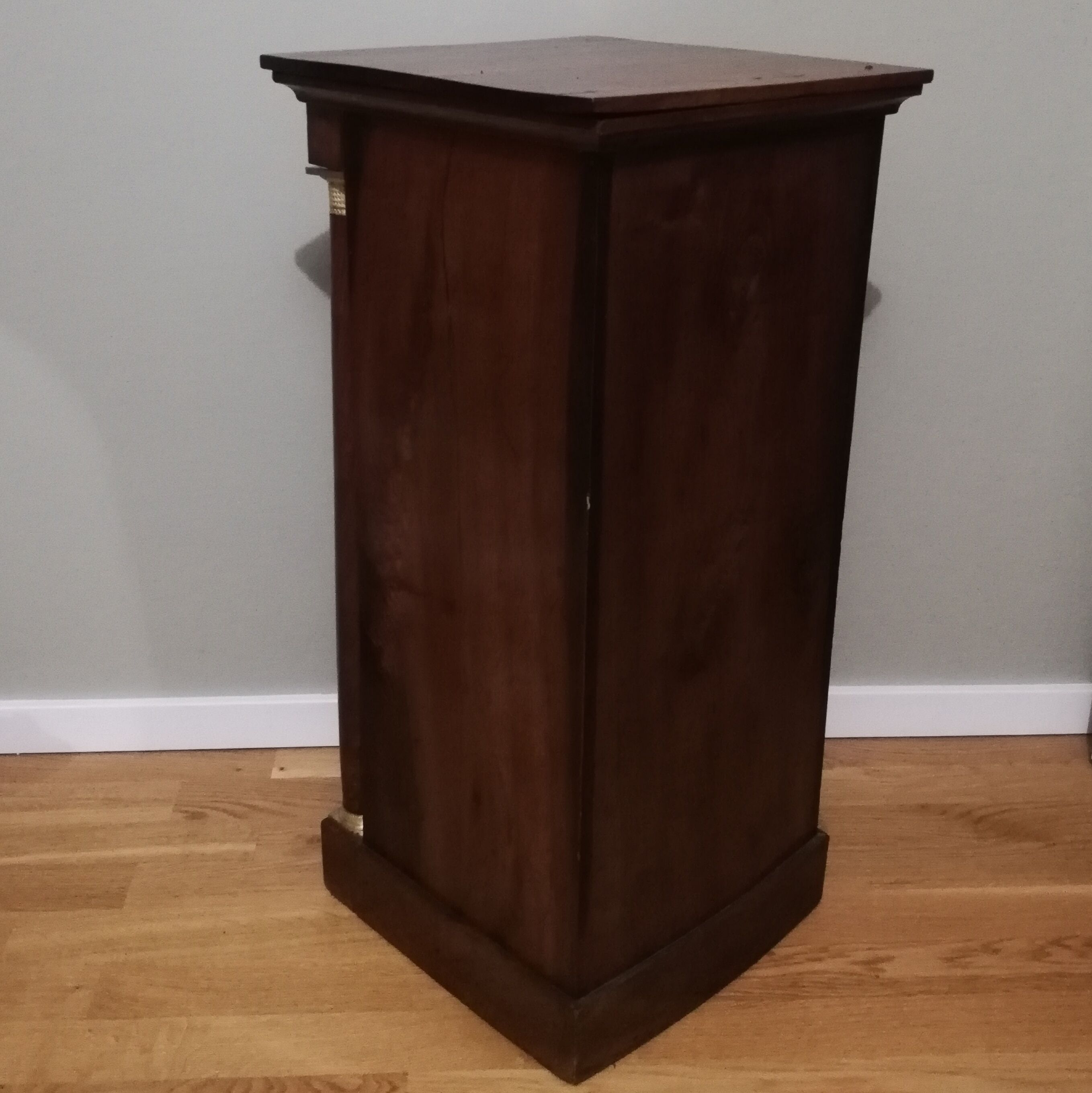 Empire Curtain Bedside Table
