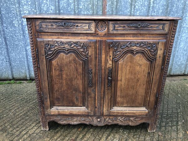 Buffet Louis XV ancien en chêne massif à 2 tiroirs et 2 portes