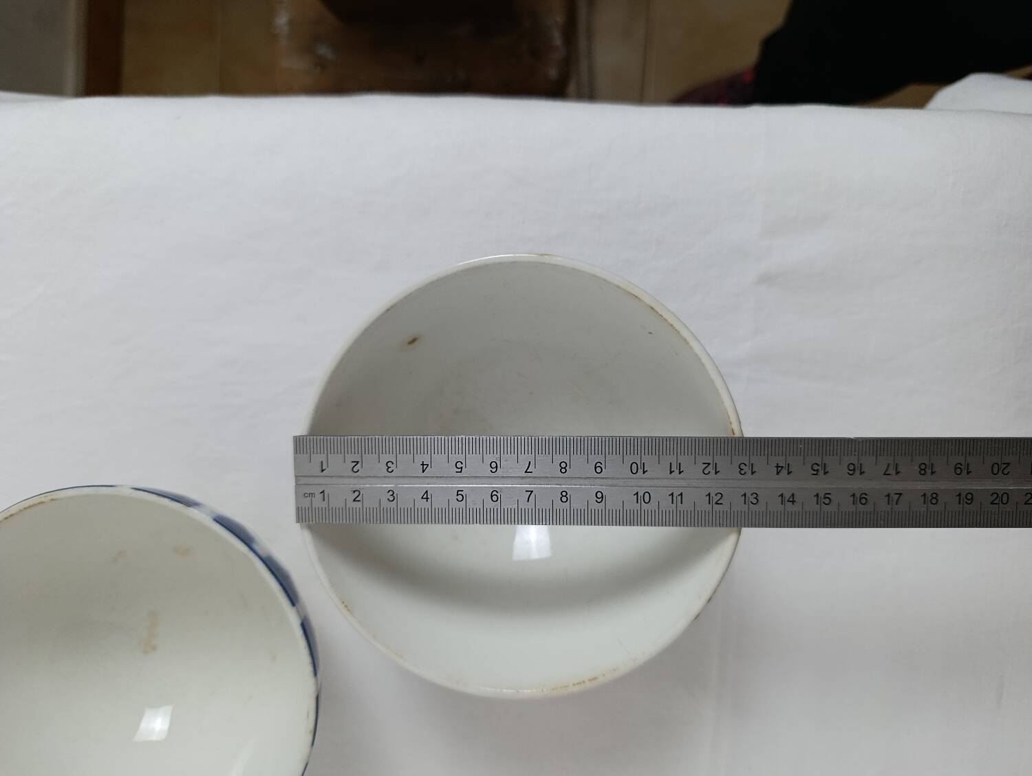 Facet bowl in the style of Moulin des Loups / St Amand