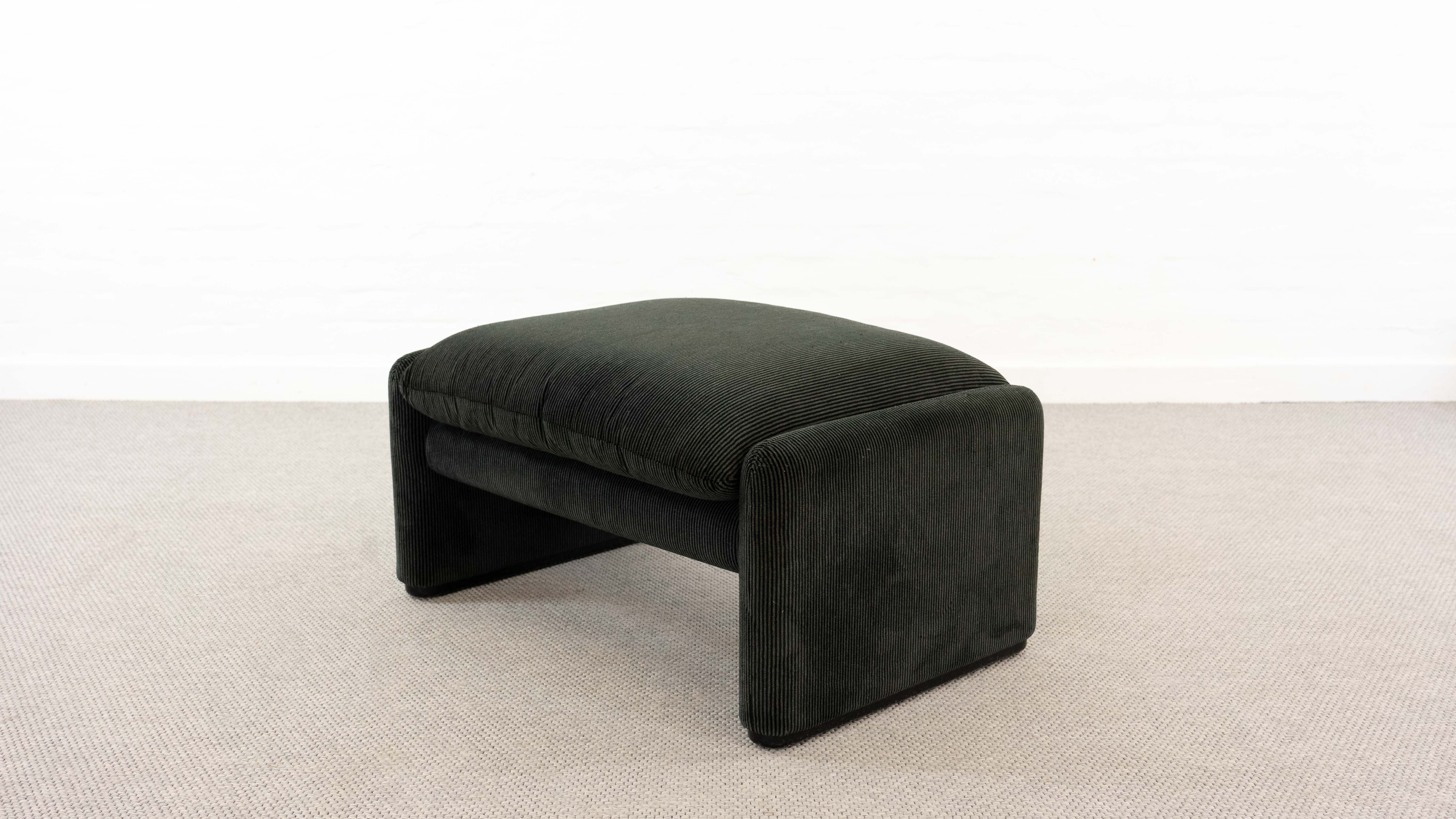 2-seater sofa & footstool maralunga by Vico Magistretti, Cassina