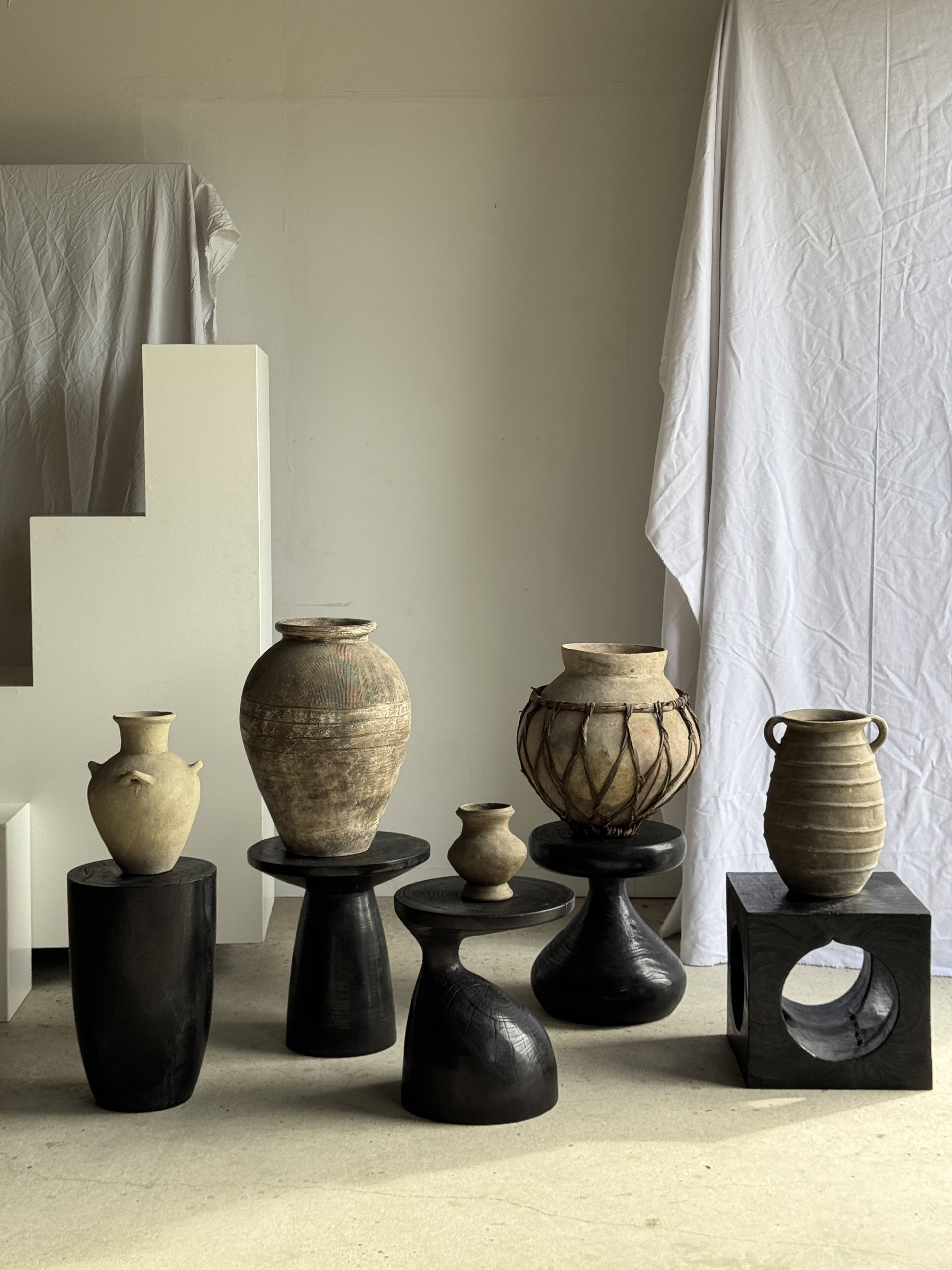 Pawn Black - Stool, side table, end table in solid mango wood.