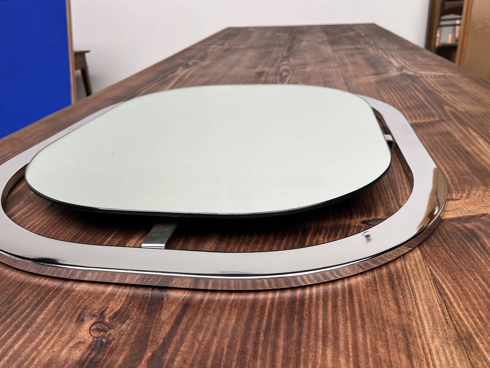 Bauhaus mirror in chrome-plated steel
