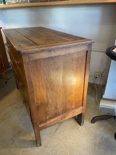 Oak chest of drawers