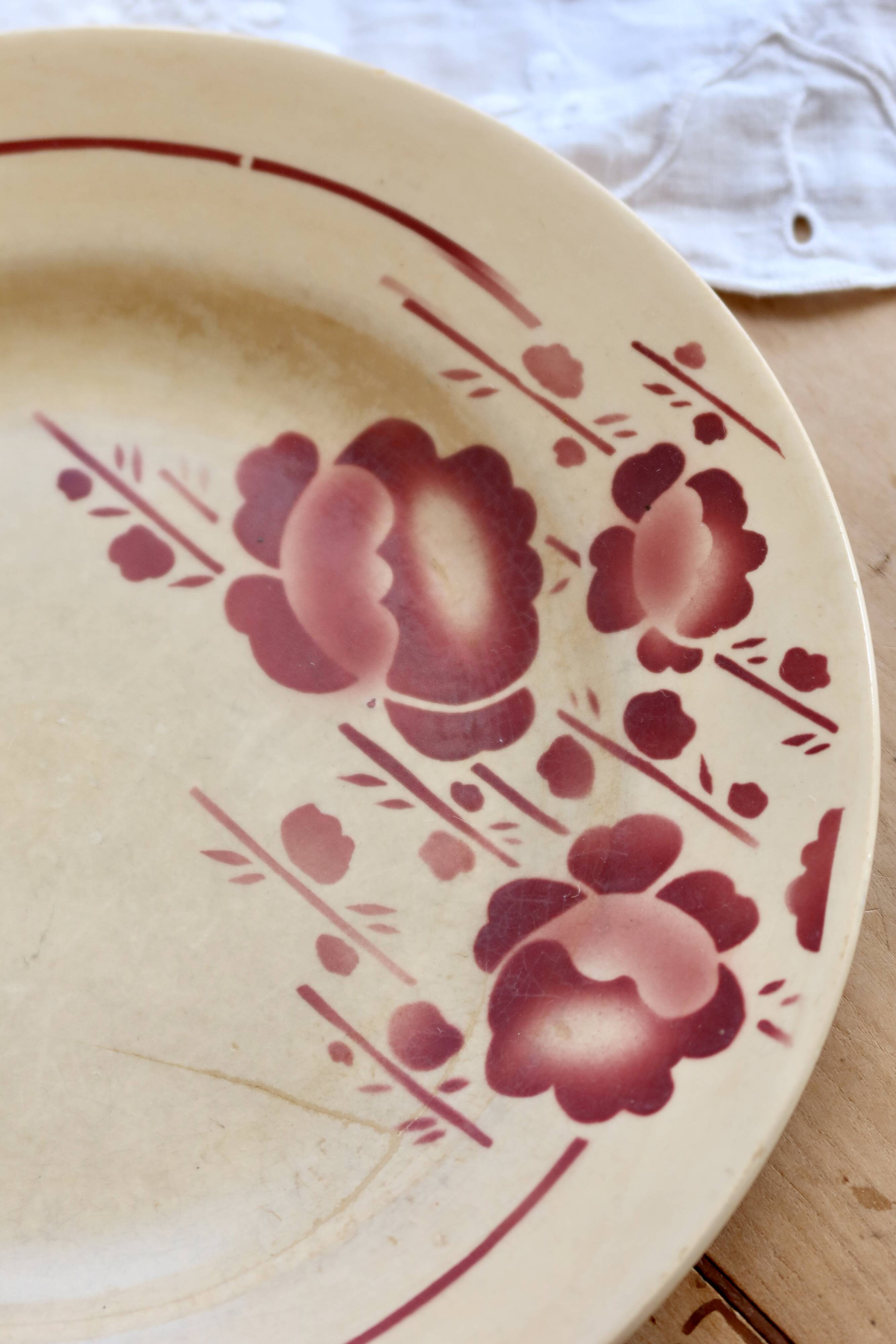 Assiette plate vintage terre de fer Saint-Amand modèle 211