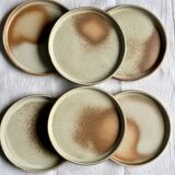 Flat stoneware plates
