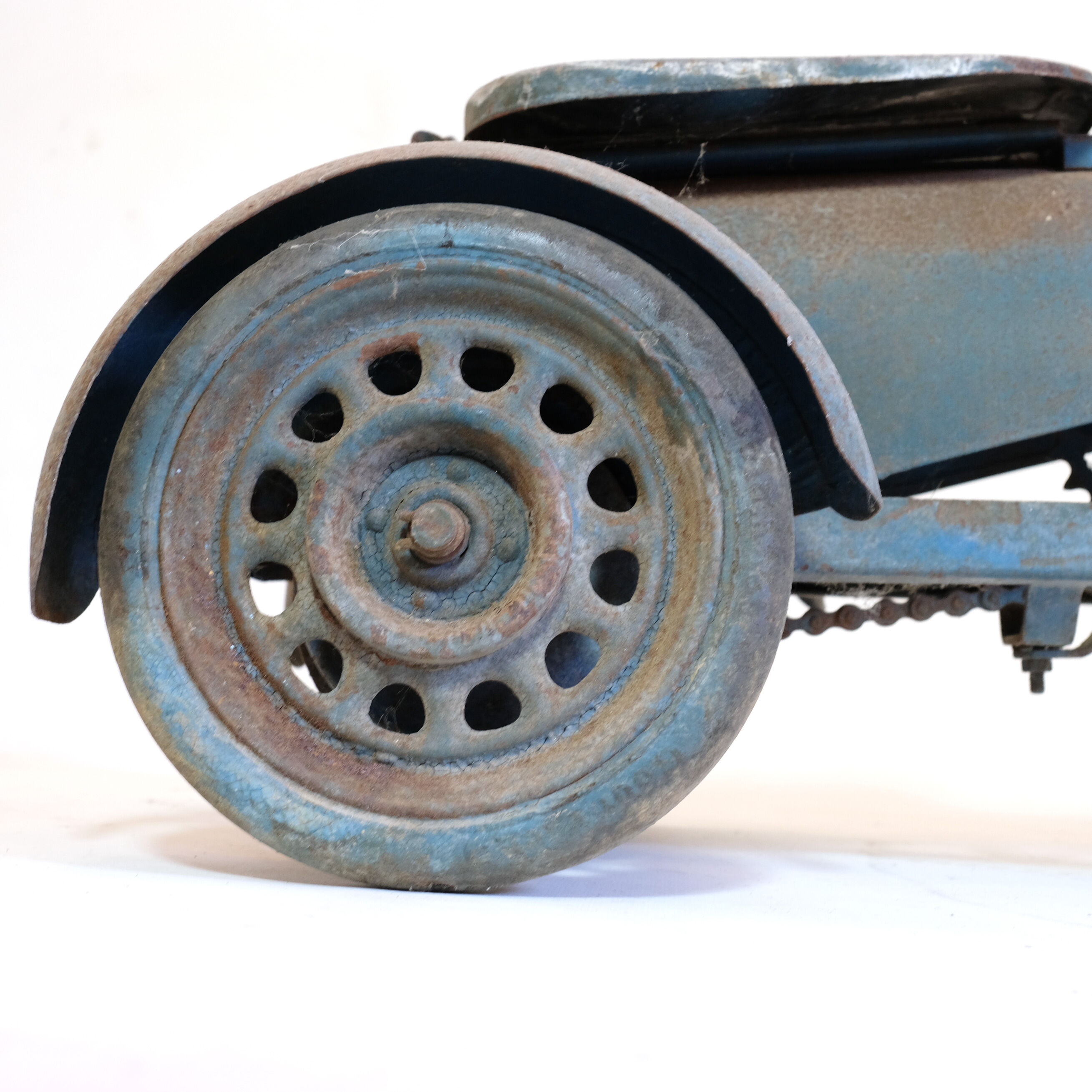 Amazing cyclo rower from the 40s-50s.