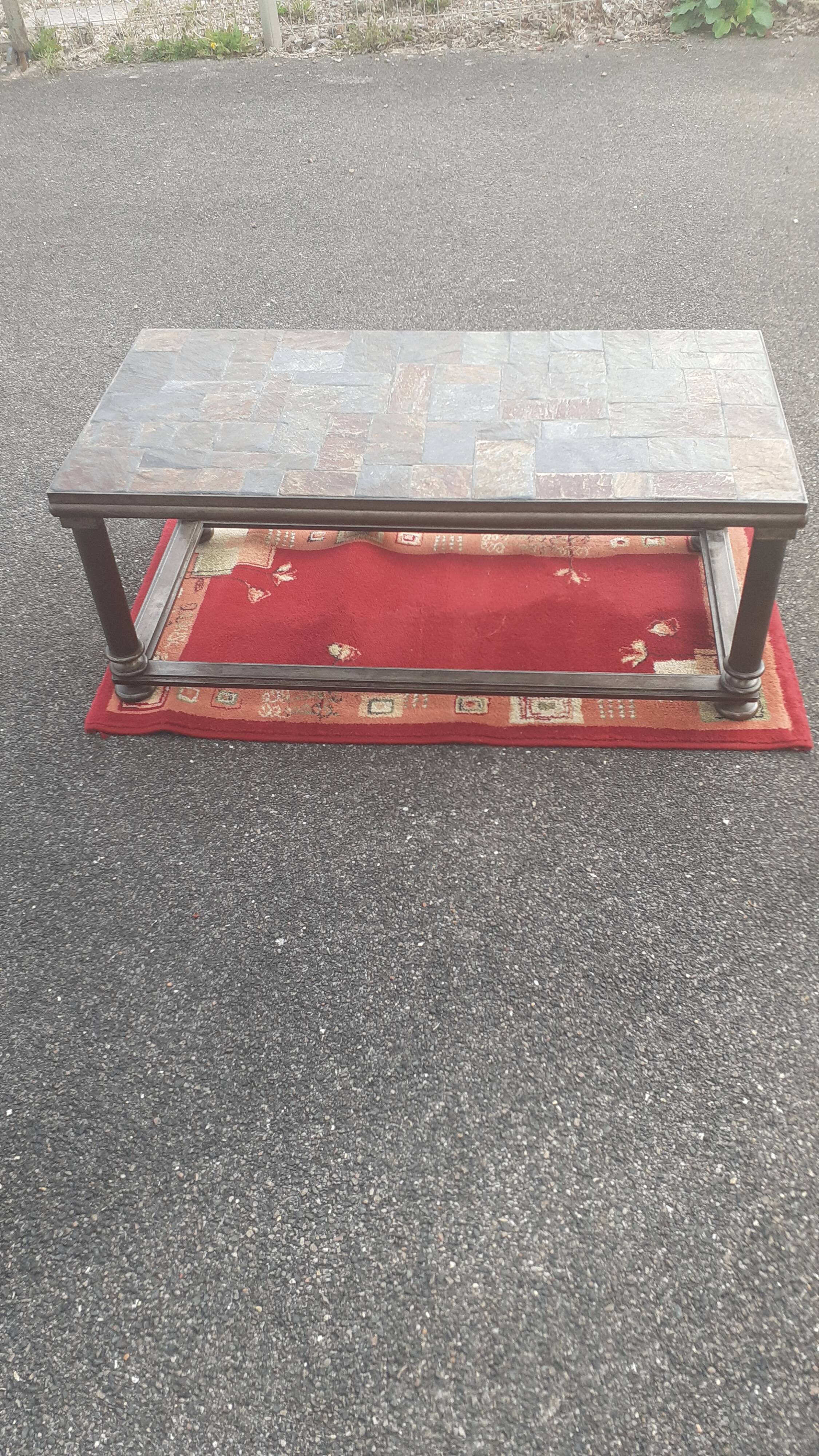 Table basse plateau carreau pierre nature pieds acier art deco