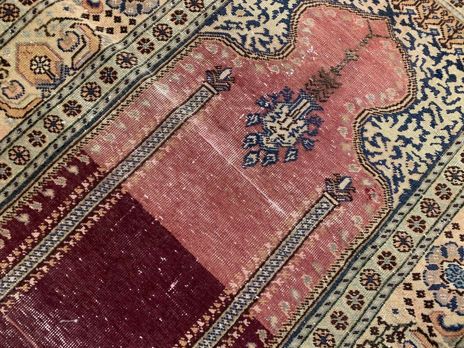 Distressed Turkish Rug 125x85 cm Vintage Shabby, Wool Tribal Pink, Beige Small