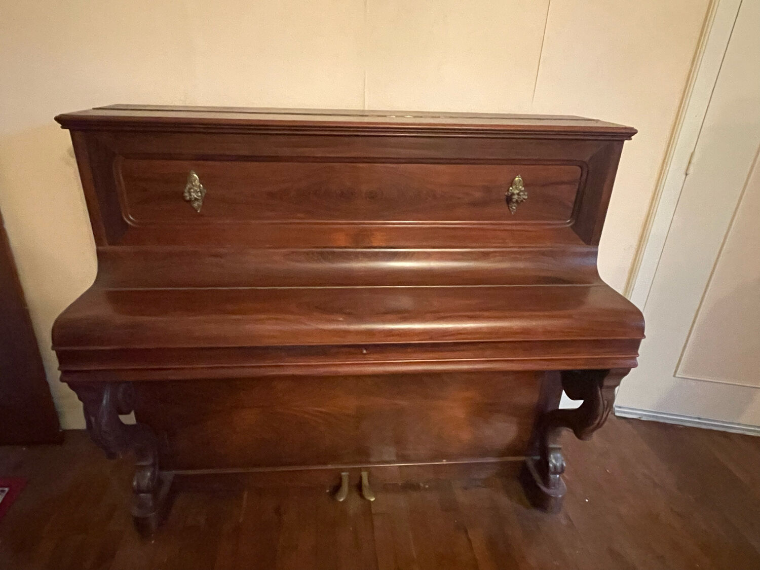 Upright piano