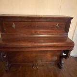 Upright piano
