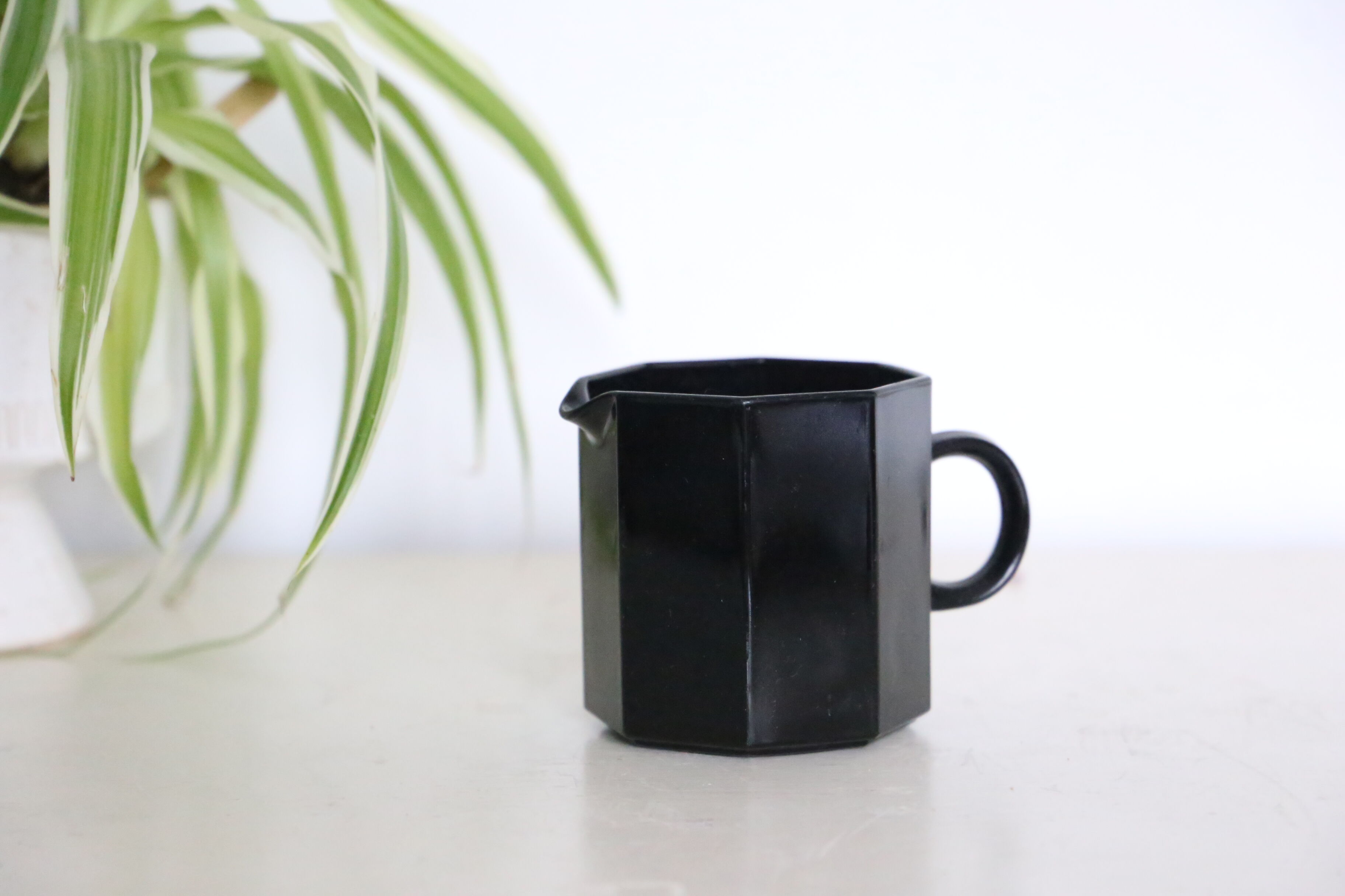 Nice black milk pot, Arcoroc, OCTIME series, 1980, vintage French