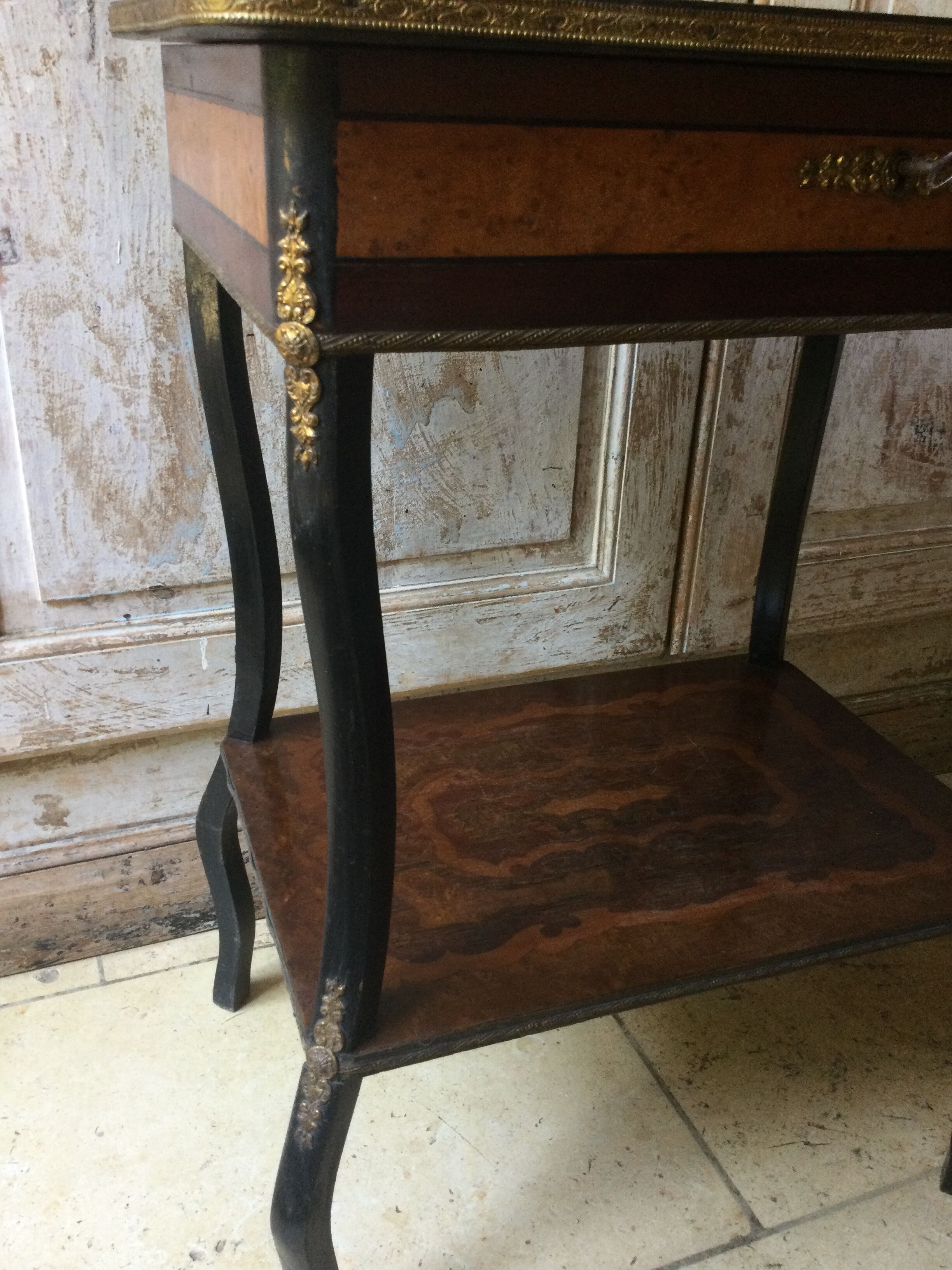 Old inadvertent dressing table