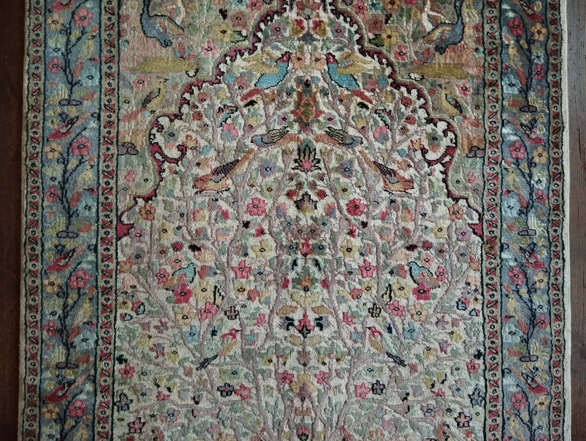 Handmade Pakistani wool and silk rug 183x124cm