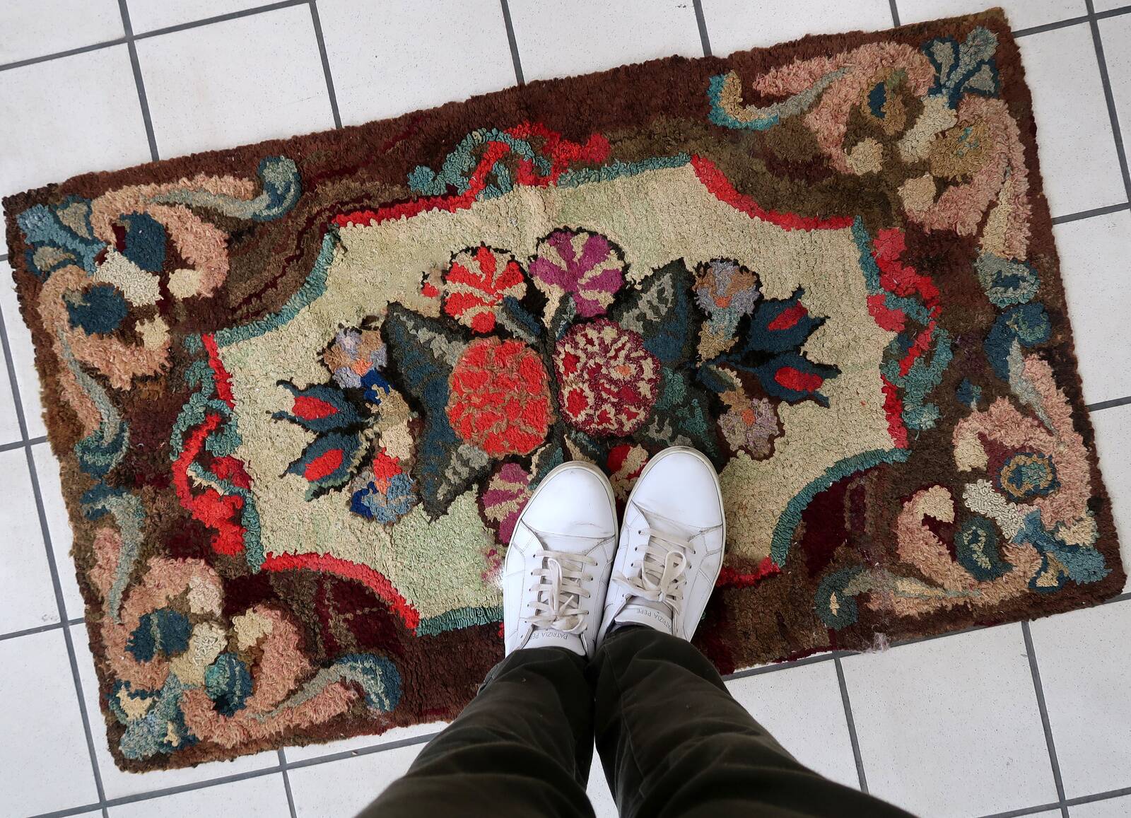 Tapis Hooked antique américain – 63 x 107 cm – Motif floral - 1C986