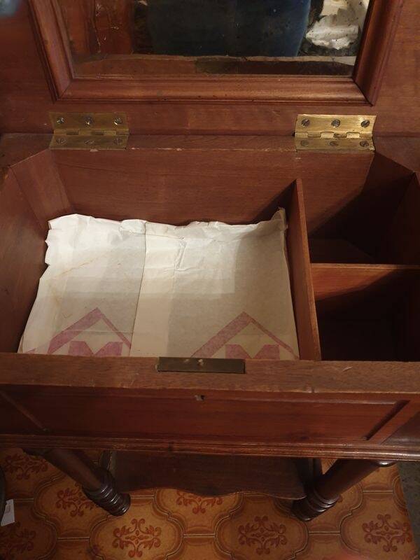Petit meuble coiffeuse ancien