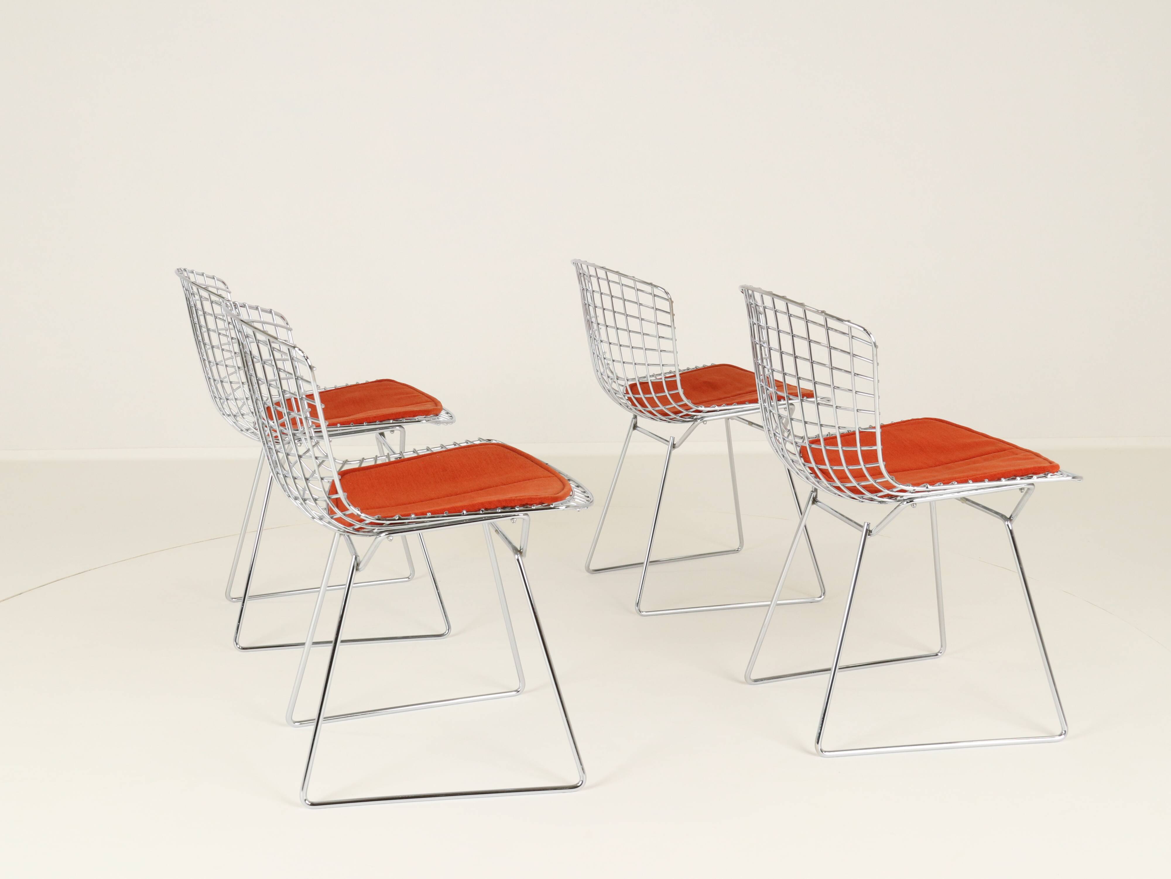 Set of four Model 420C dining chairs designed by Harry Bertoia for Knoll International, USA, 1960s