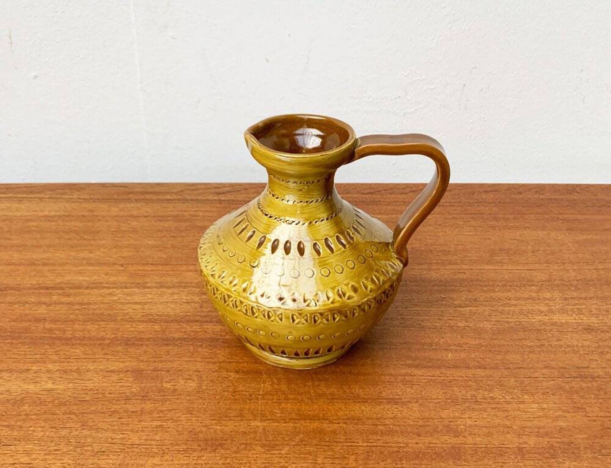 Italian pottery carafe from the mid-century by Aldo Londi for Bitossi, 1960s.