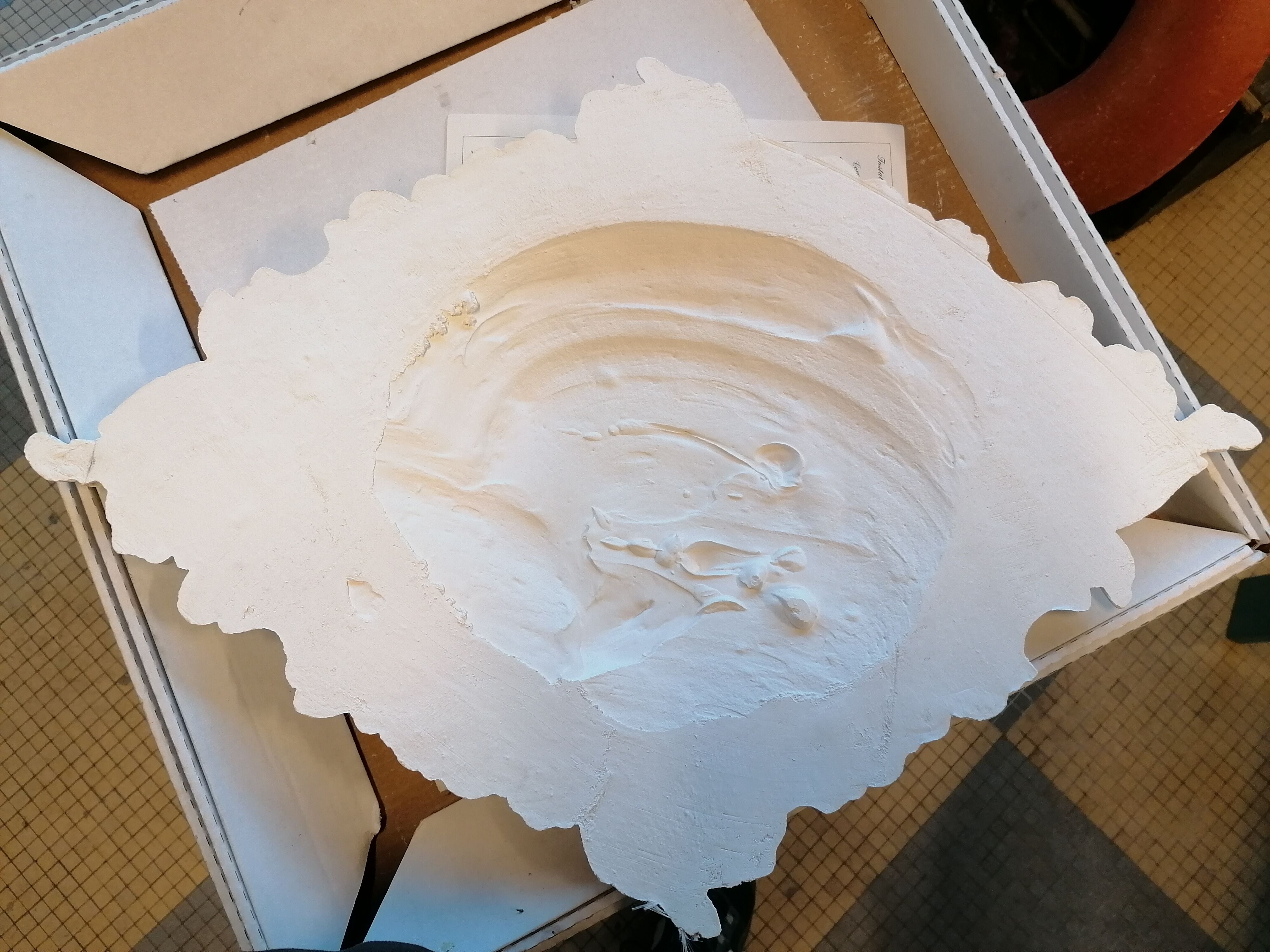 Rosace de plafond en staff