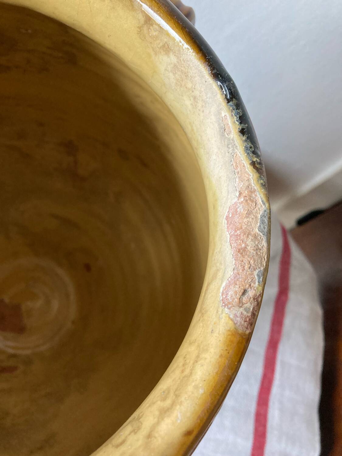 Very large confit pot from the 19th century.