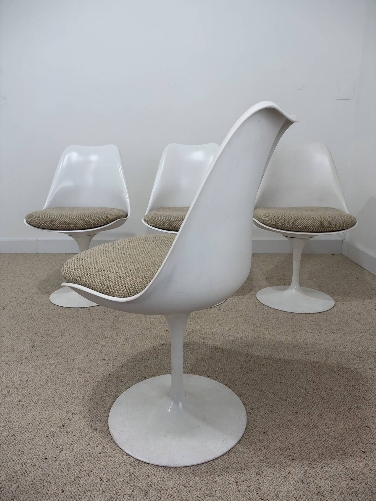Tulip table – Knoll International in marble and 4 chairs – Ee