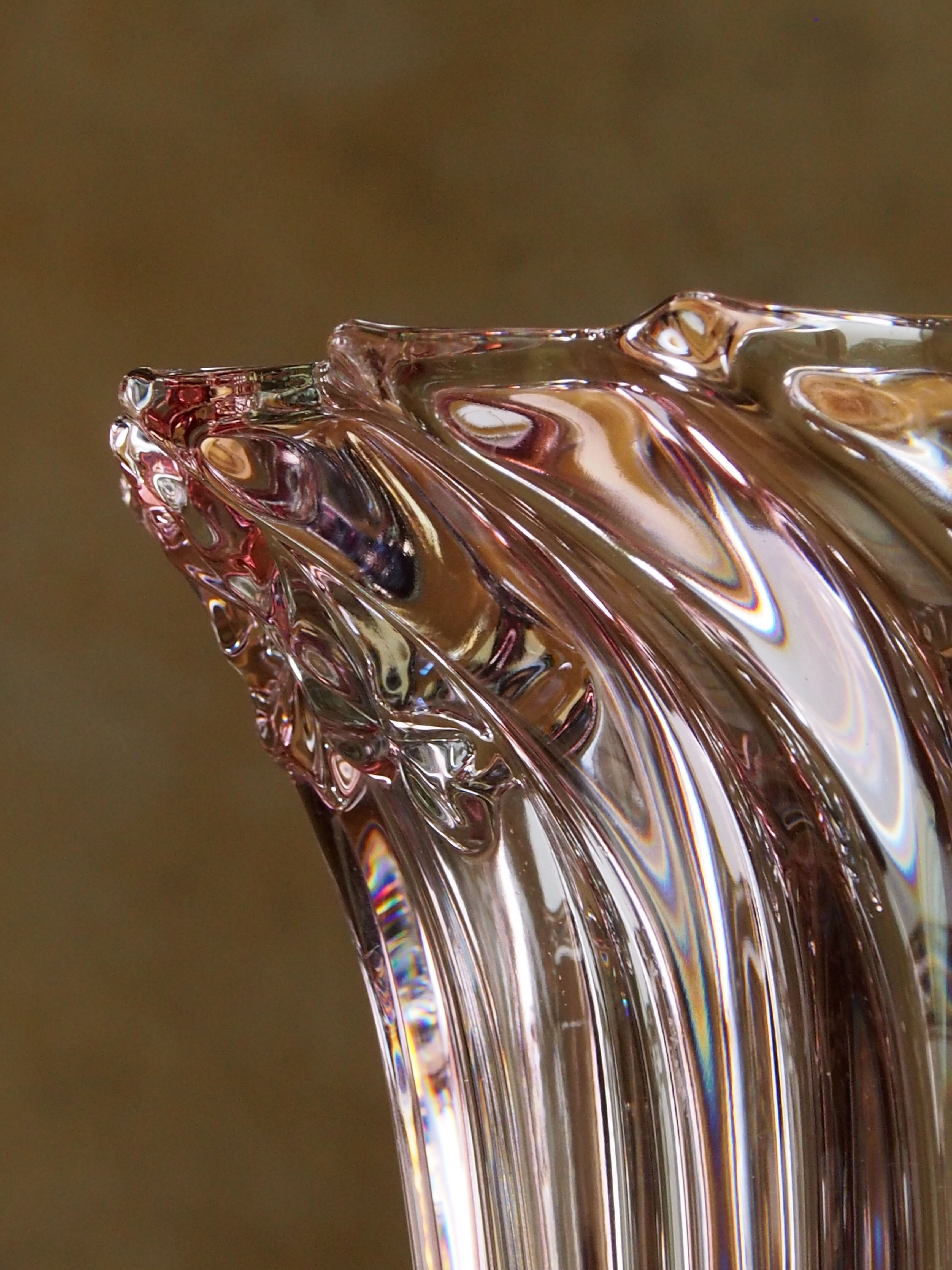 Vase en cristal Mikasa décor lierre parisien et lustre rosé