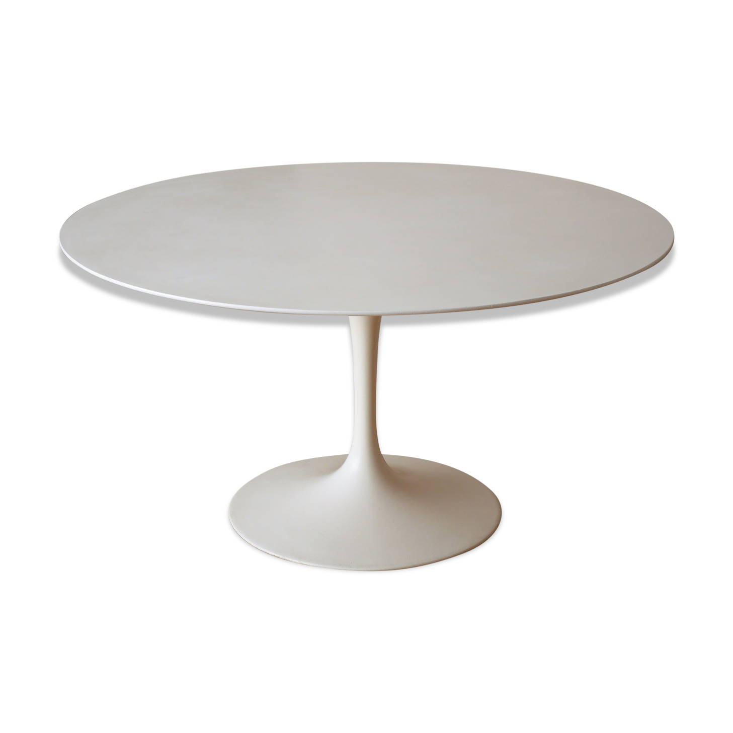Tulip table by Eero Saarinen for  Knoll International
