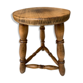 Tabouret tripode en bois tourné