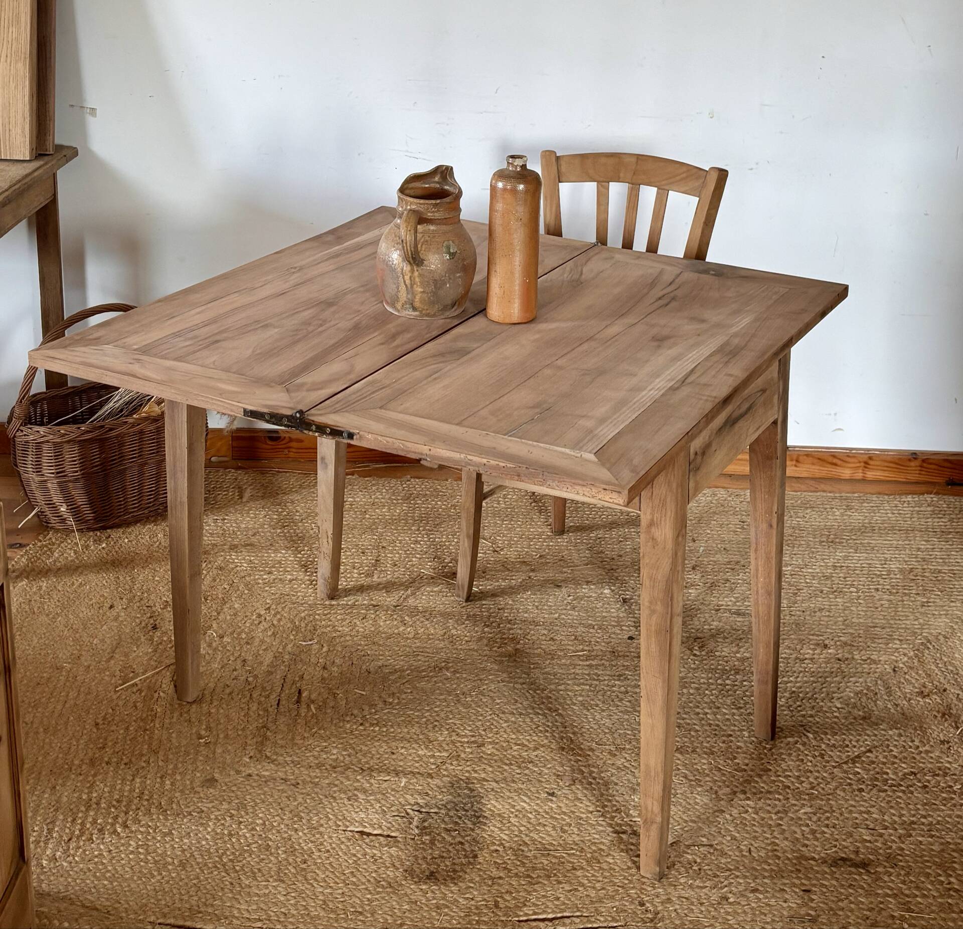 Table portefeuille ancienne extensible en bois massif brut