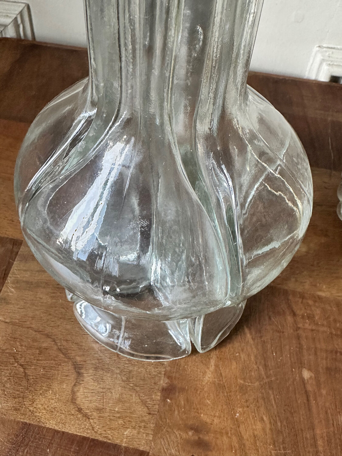 Compartmented liqueur decanter