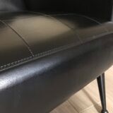 Fauteuil simili cuir noir 1970