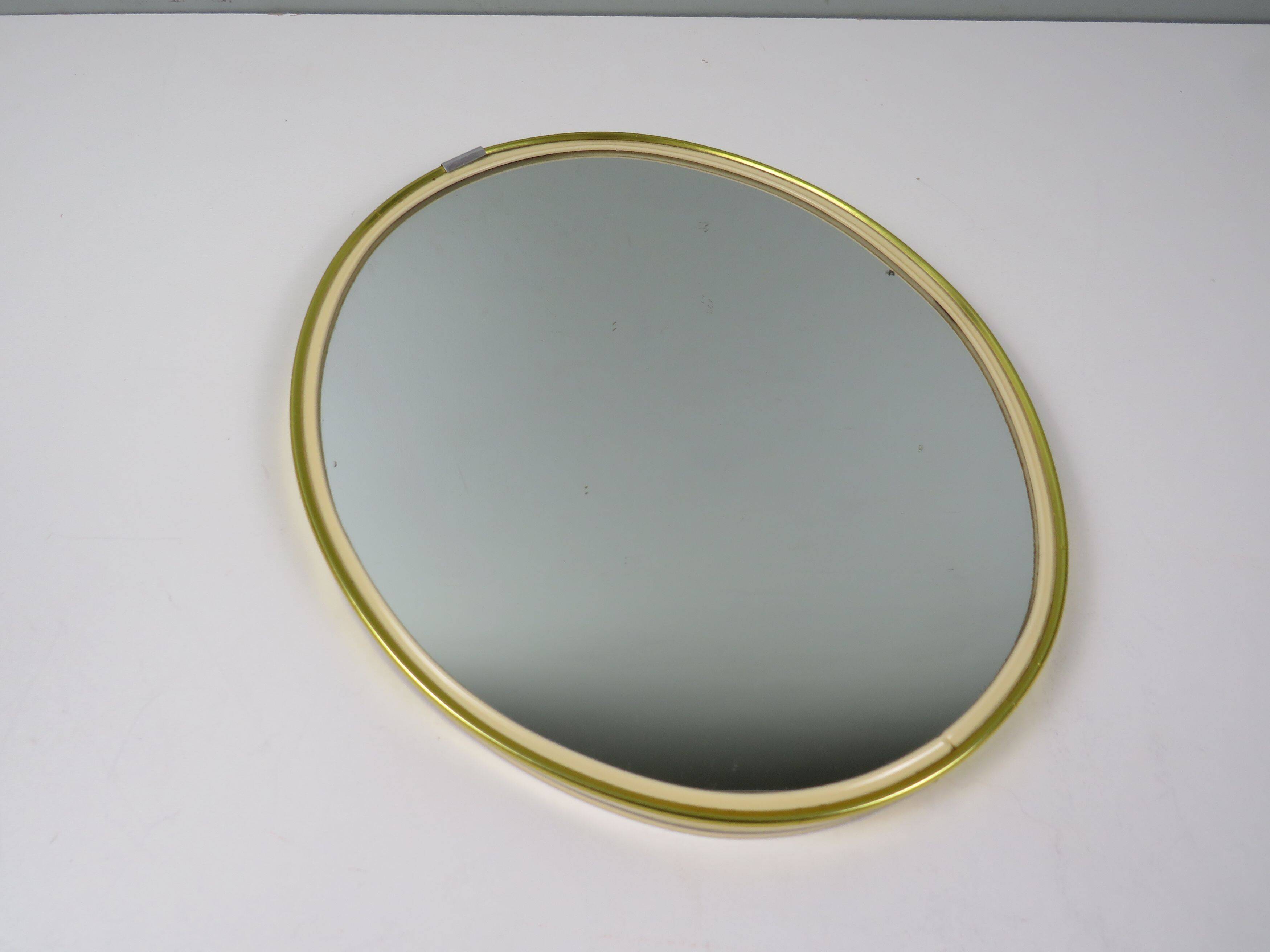 Vintage oval mirror – gold and elegance from the 50s and 60s