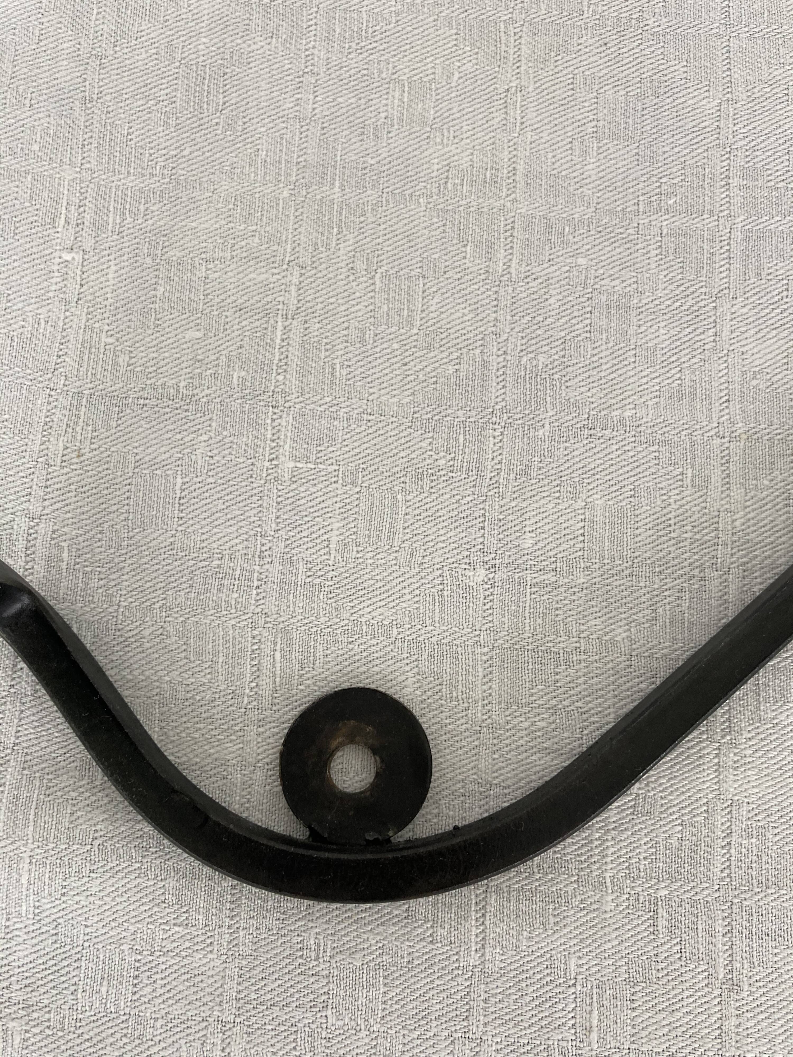 Hook 3 metal and wood support
