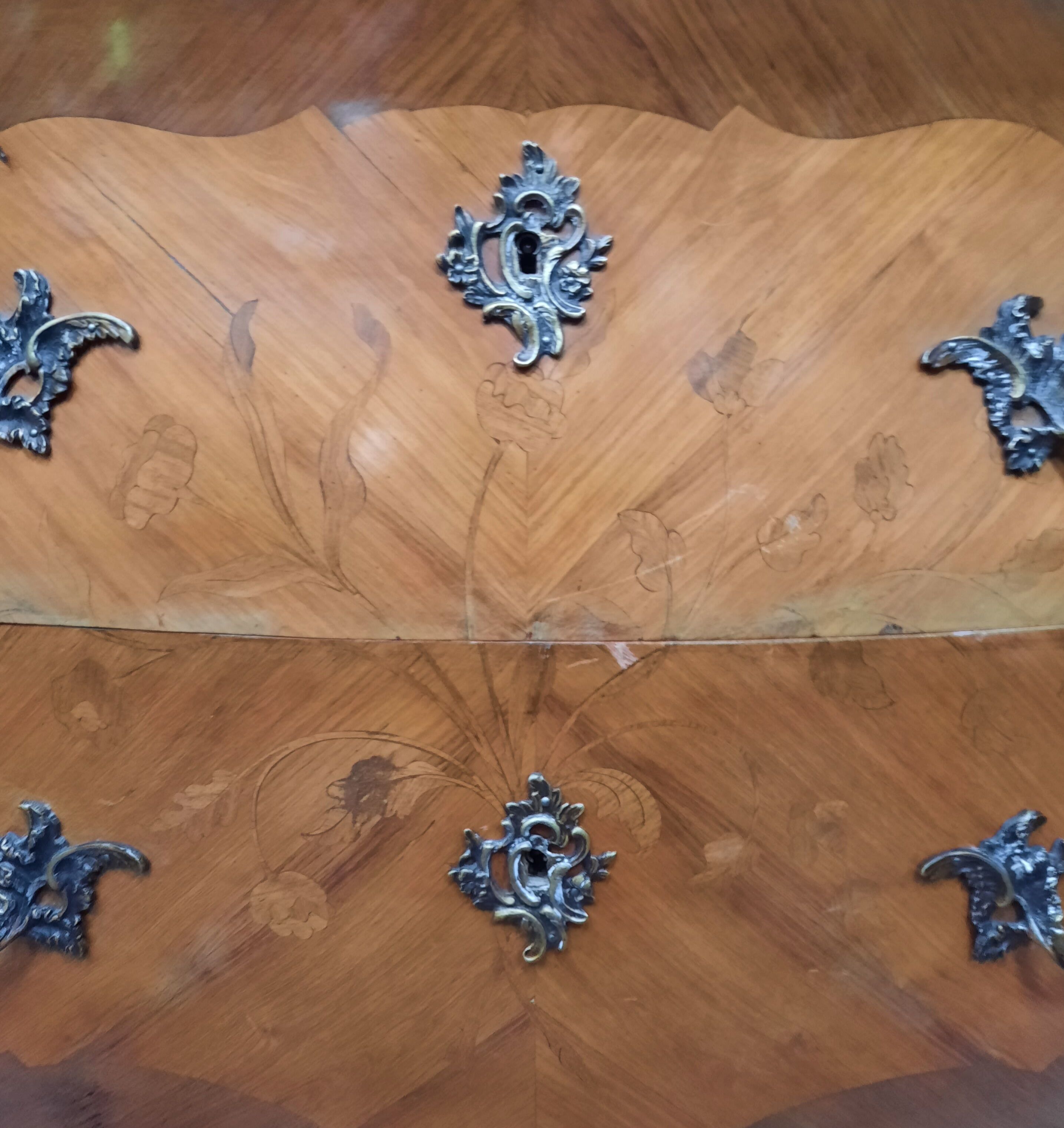 Commode en marquetterie style Louis XVI