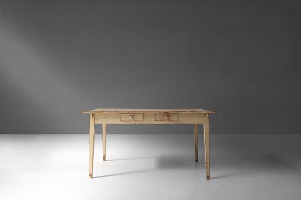 Table de ferme en bois peint avec des pieds effilés, France années 1800