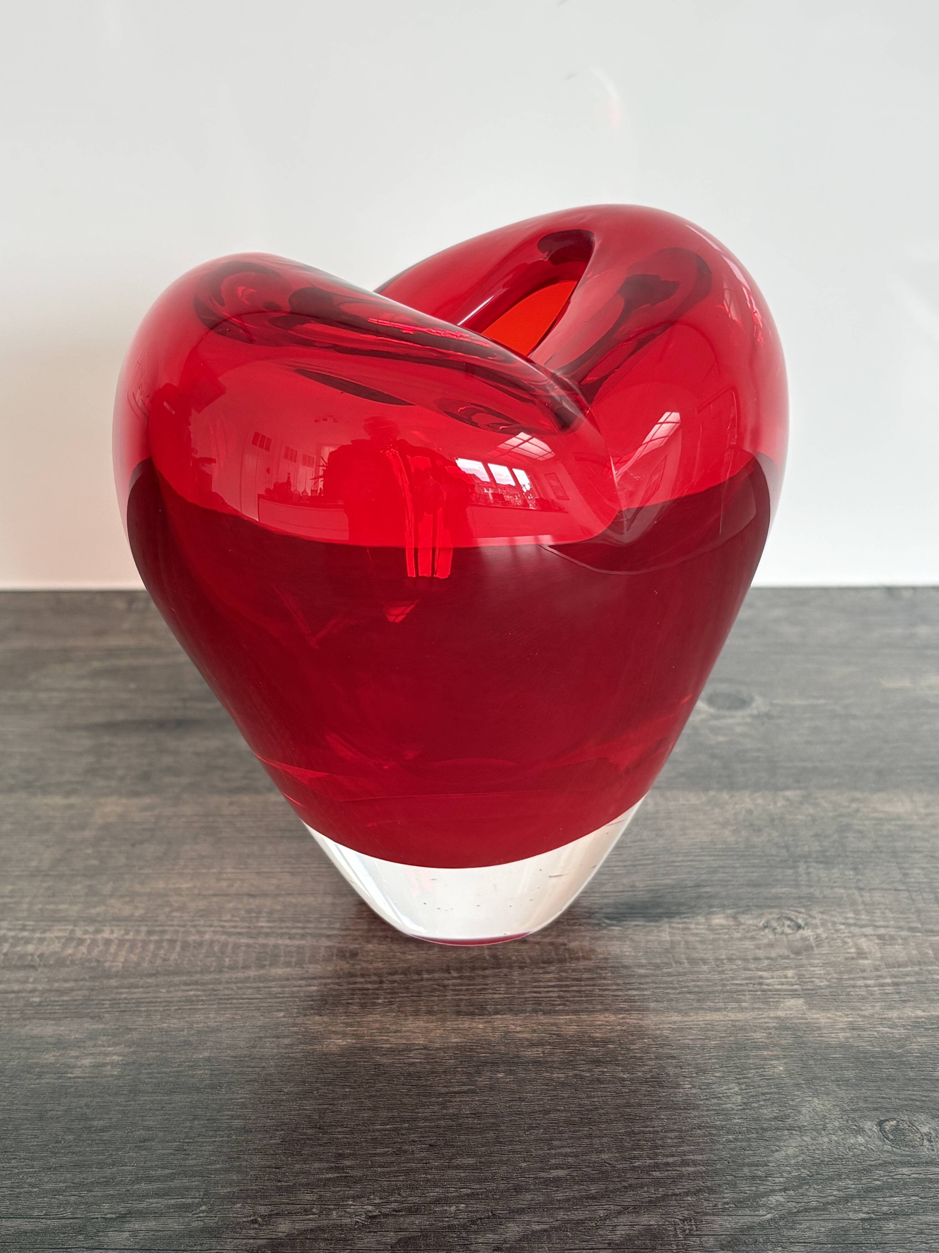 Heart-shaped Murano glass vase – Intense Ruby Red
