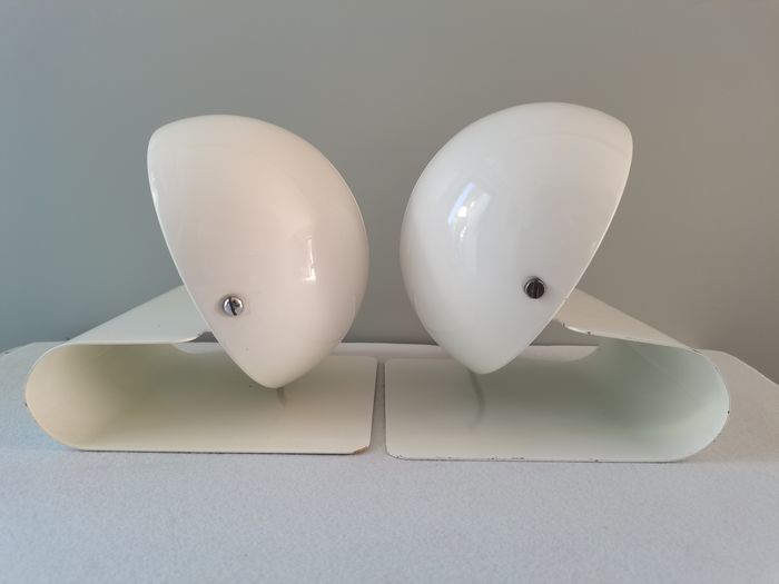 Pair of Guzzini lamps by Giuseppe Cormio "Bugia"