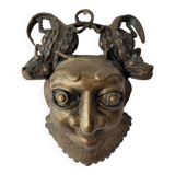 Masque en bronze