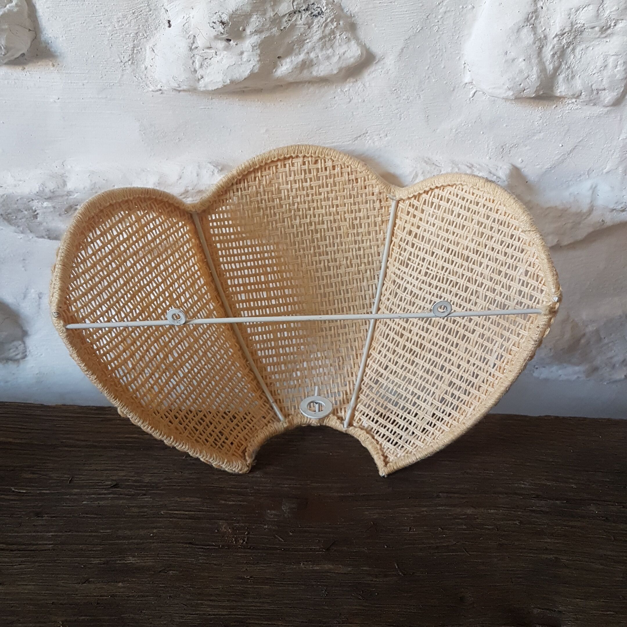 Apply in wicker flower petal