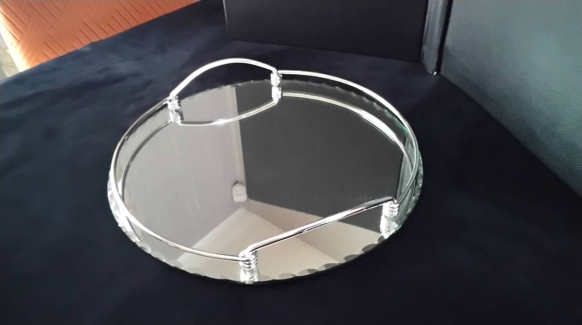 Bevelled mirror plateau