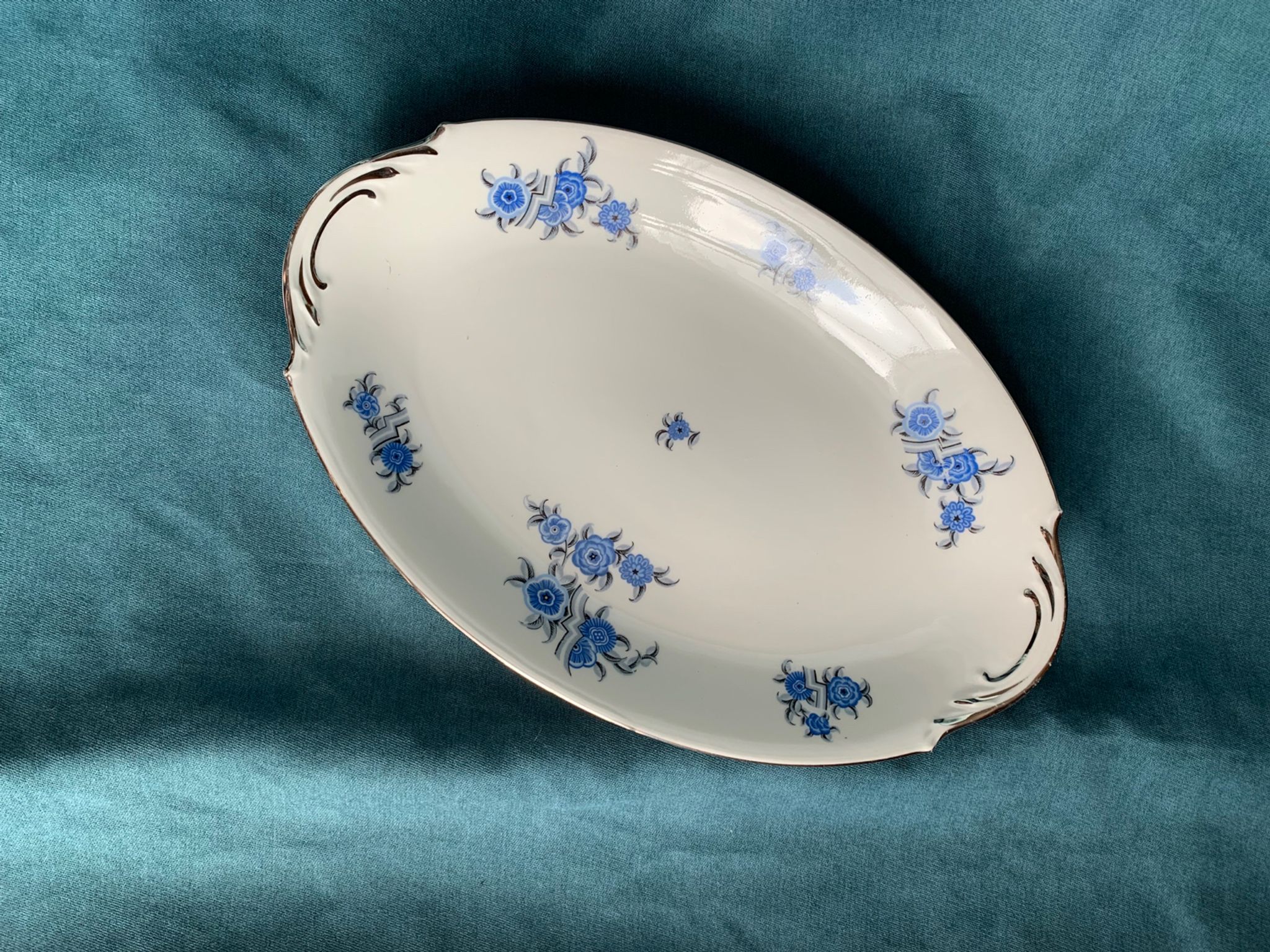 Limoges F.Legrand & Cie - Oval dish, art deco era in white porcelain, platinum nets,
