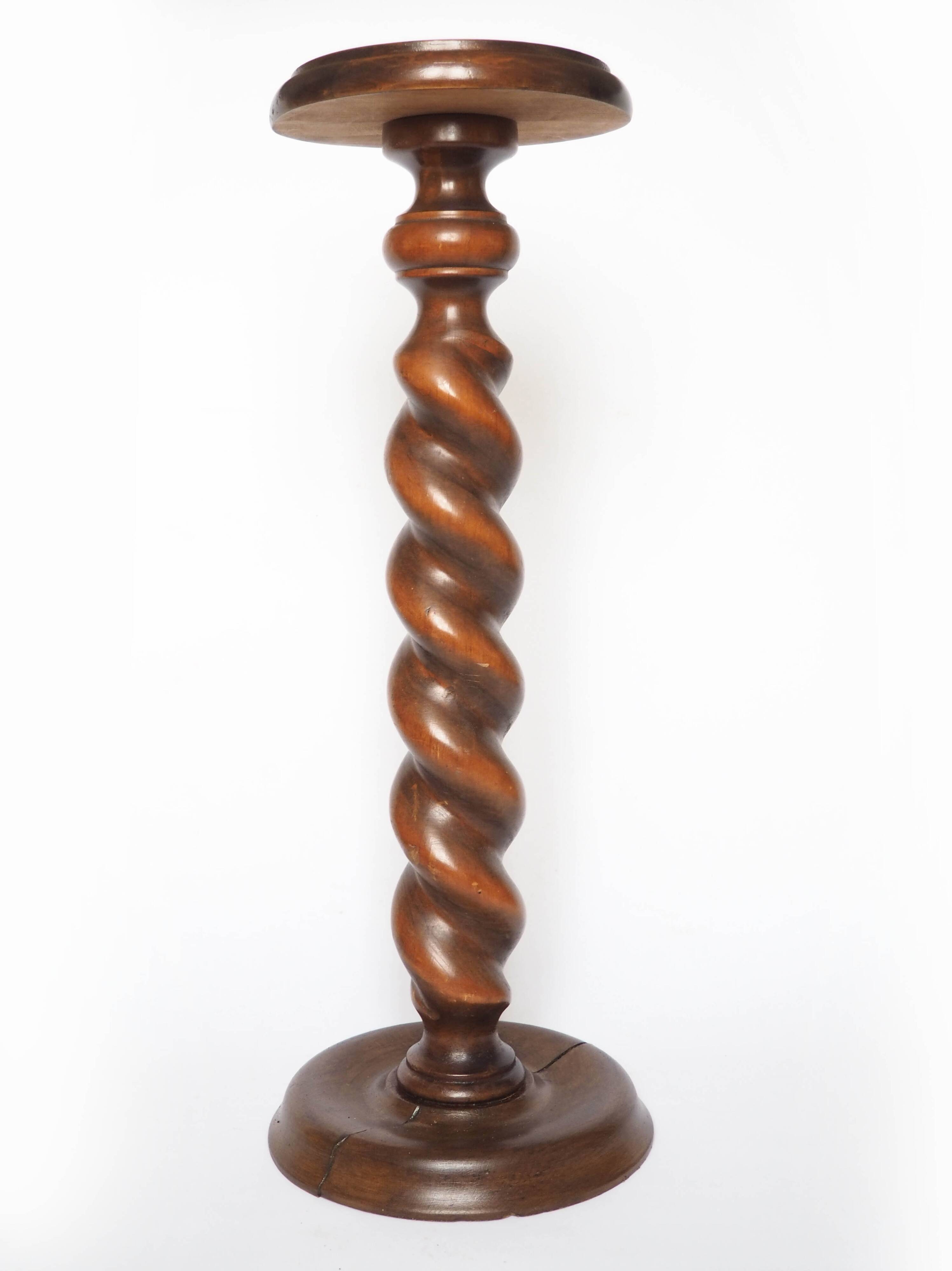 Pedestal column turned wood