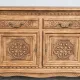 Buffet en bois massif mouluré