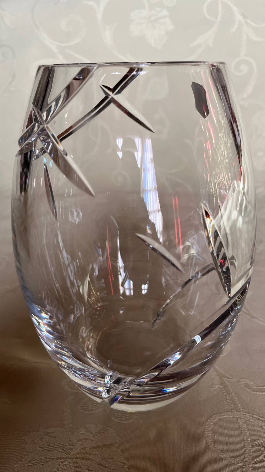 Egg-shaped crystal vase