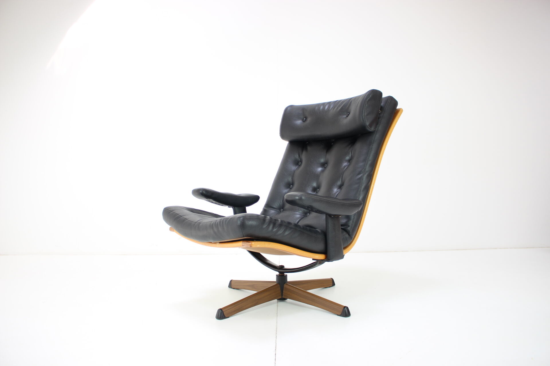 Mid-century swivel Chair by Gote Mobler, 1960's.