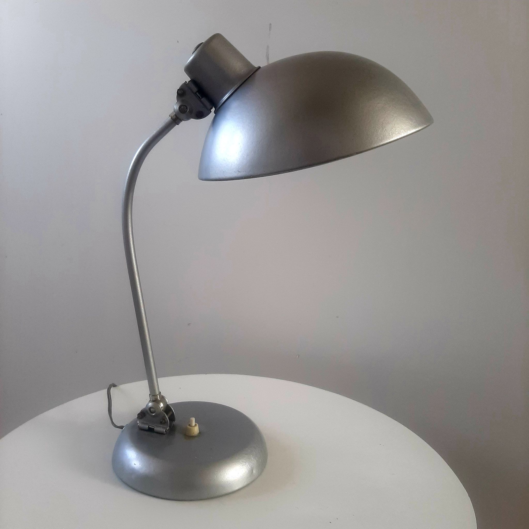 Metal lamp with desk ball joints
